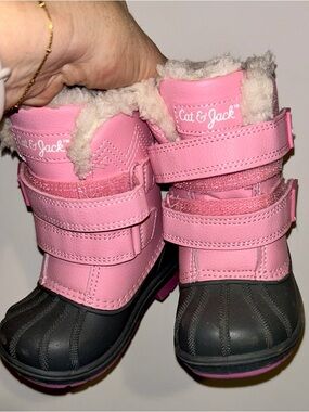 Cat & Jack Pink and Black Sherpa lined Kids Snow Boots, size 5